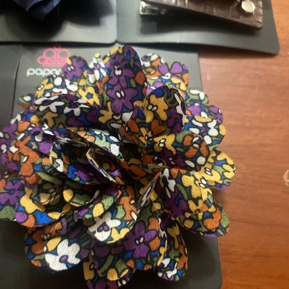 Paparazzi Floral Hair Clips Set. Very pretty set. Includes all items pictured